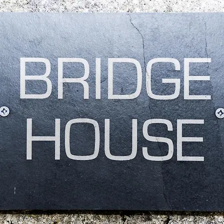 Bridge House Hot Tub Retreat -