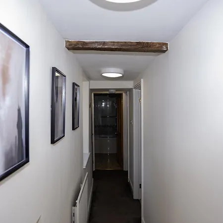 Ferienhaus Bridge House Hot Tub Retreat -