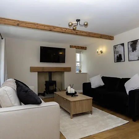 Bridge House Hot Tub Retreat - *