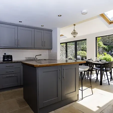 Ferienhaus Bridge House Hot Tub Retreat -