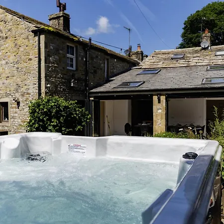 Ferienhaus Bridge House Hot Tub Retreat - *